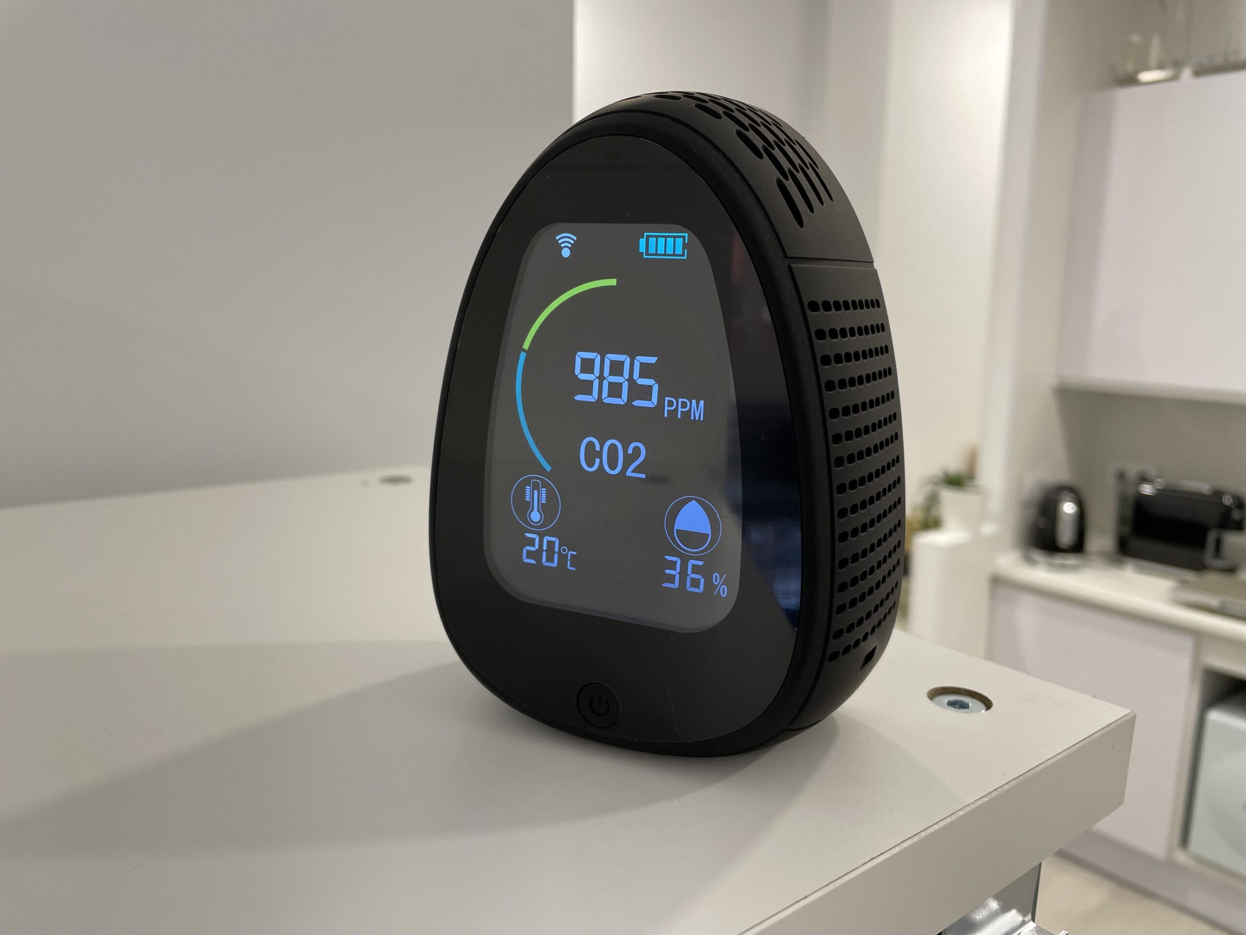 MONITOR DE CO2, TEMP. Y HUMEDAD CON WI-FI, APP Y BATERIA + LICENCIA 1 AÑO SANIKI-KONNECT MONITOR DE CO2, TEMP. Y HUMEDAD CON WI-FI, APP Y BATERIA + LICENCIA 1 AÑO SANIKI-KONNECT